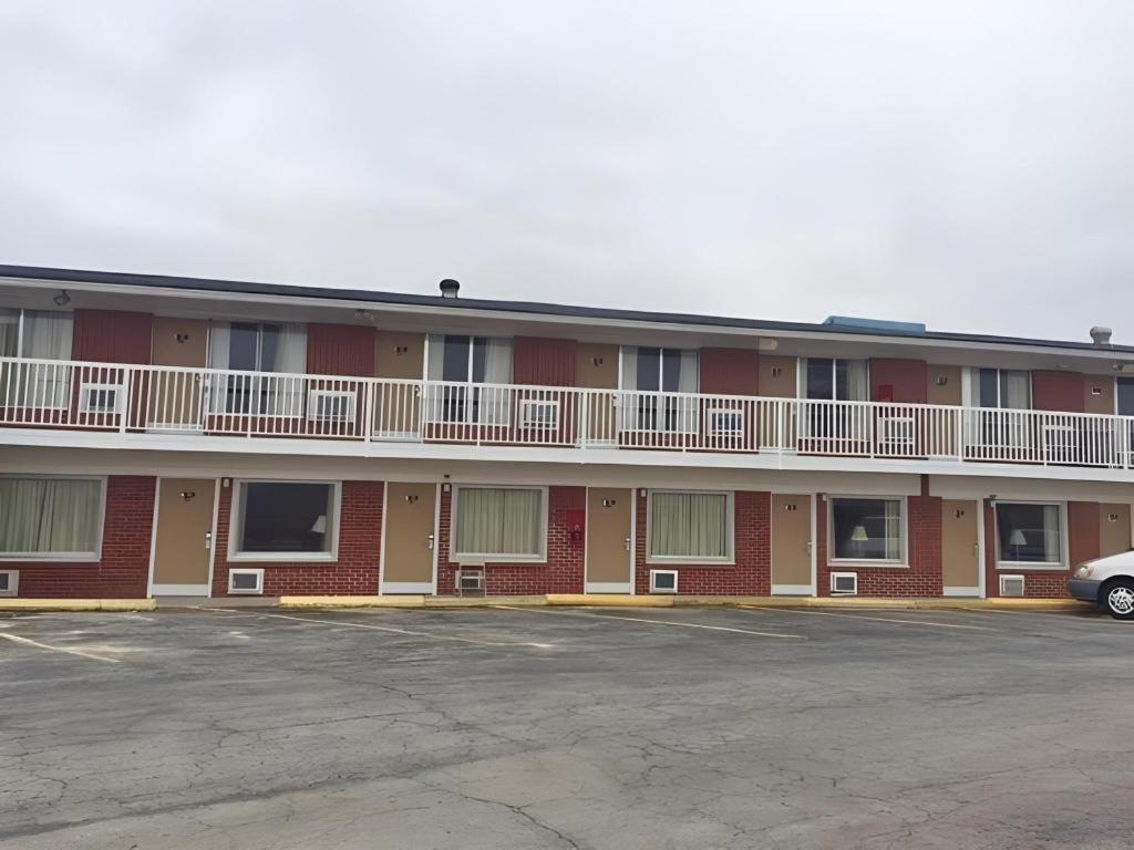 Americas Best Value Inn & Suites Macon At Sunset Dr מראה חיצוני תמונה