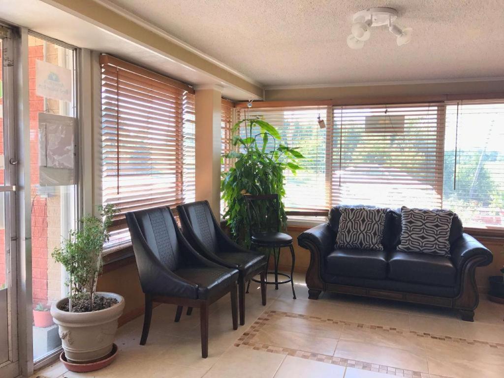 Americas Best Value Inn & Suites Macon At Sunset Dr מראה חיצוני תמונה