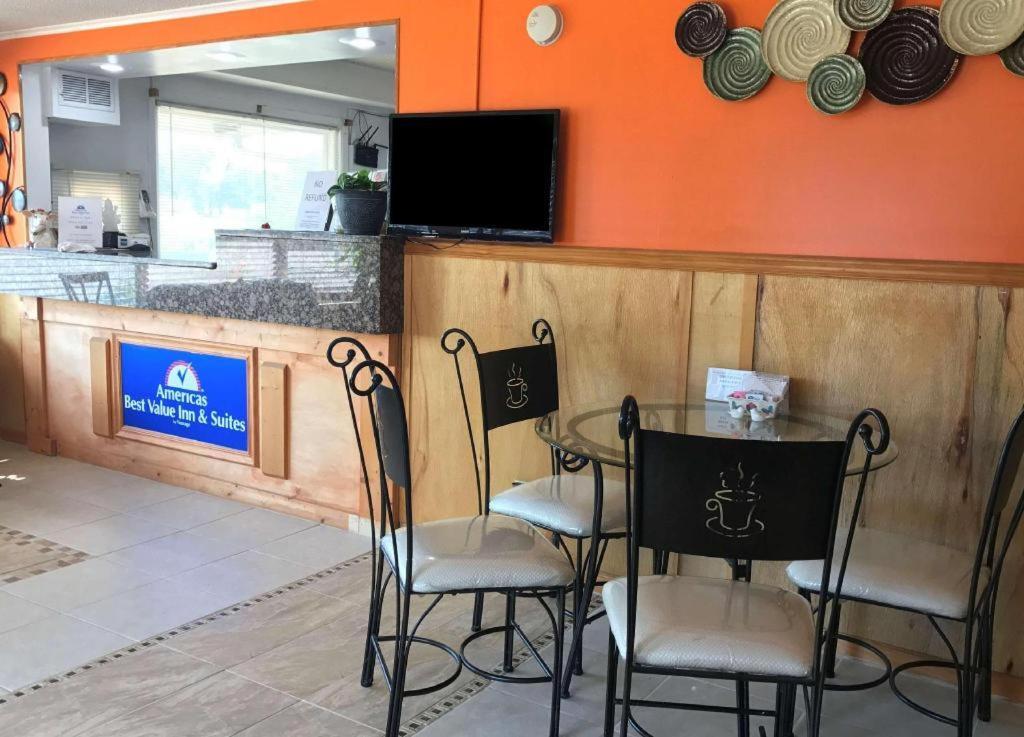 Americas Best Value Inn & Suites Macon At Sunset Dr מראה חיצוני תמונה