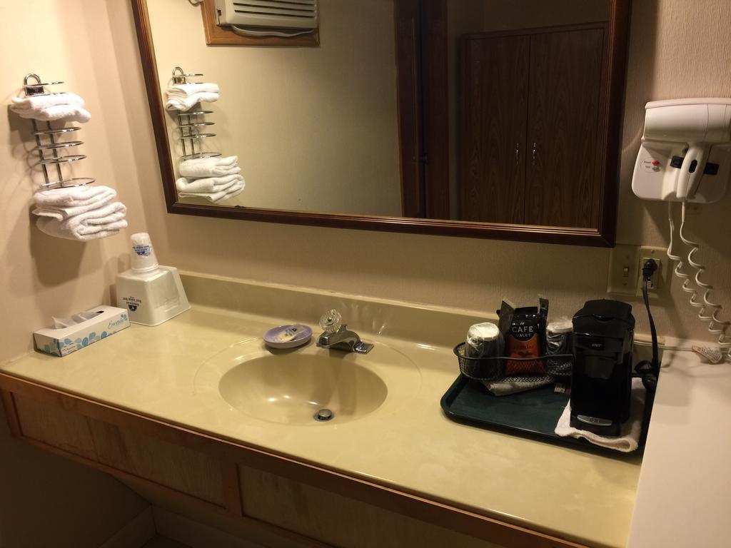 Americas Best Value Inn & Suites Macon At Sunset Dr מראה חיצוני תמונה