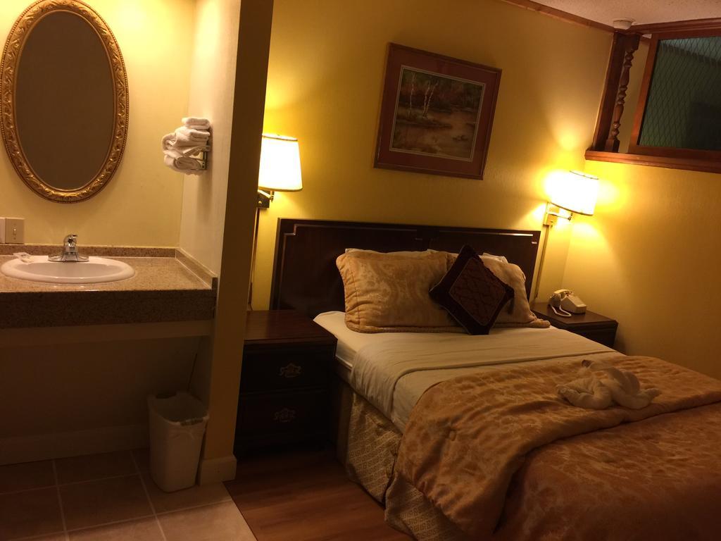Americas Best Value Inn & Suites Macon At Sunset Dr מראה חיצוני תמונה