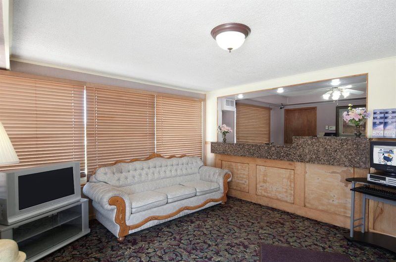 Americas Best Value Inn & Suites Macon At Sunset Dr מראה חיצוני תמונה