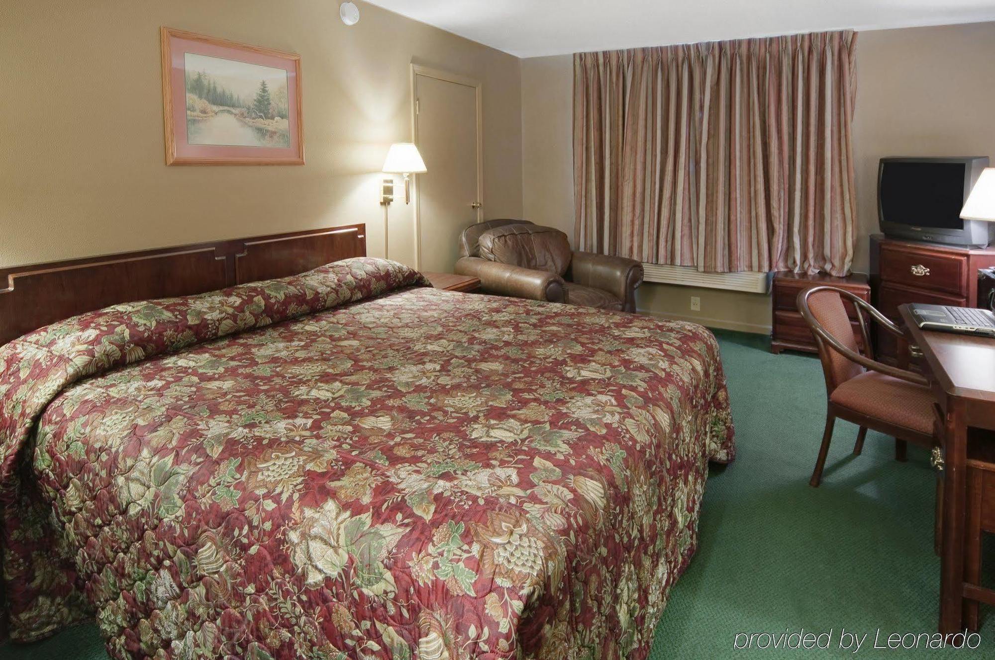 Americas Best Value Inn & Suites Macon At Sunset Dr מראה חיצוני תמונה