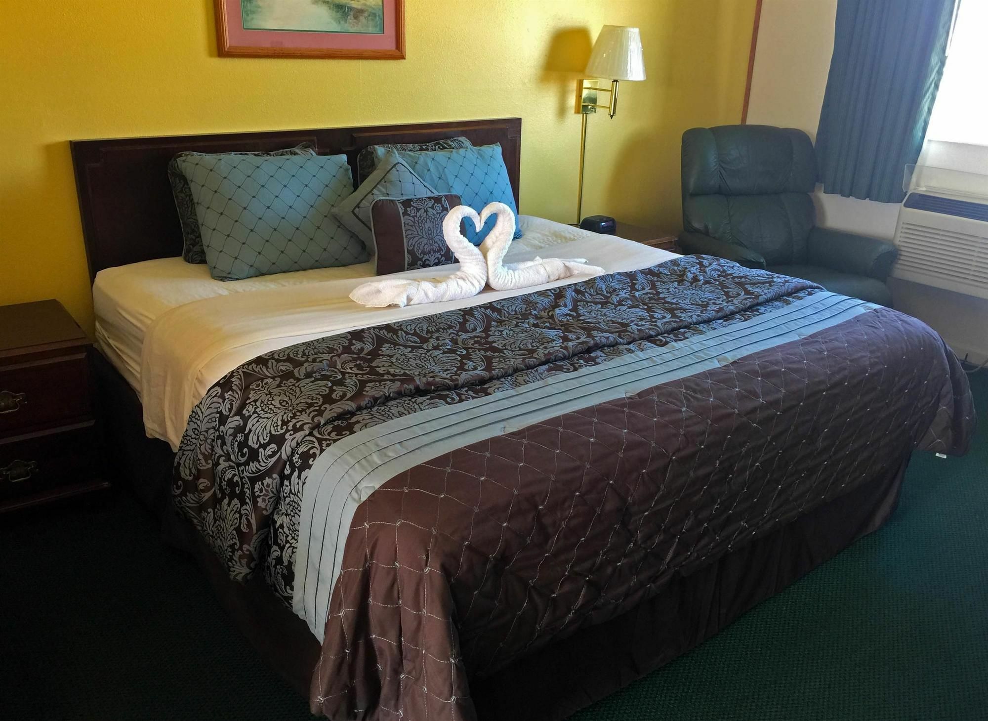 Americas Best Value Inn & Suites Macon At Sunset Dr מראה חיצוני תמונה